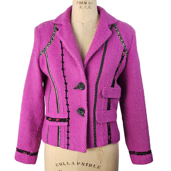 Canvasbacks Jackets & Blazers - Canvasbacks fuchsia boucle jacket novelty ribbon trim size 8